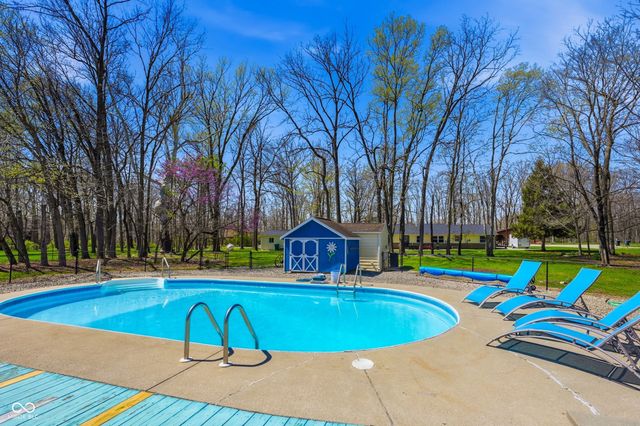 6310 S Overlook Drive, Daleville, IN 47334