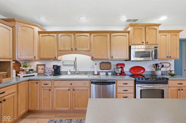 6310 S Overlook Drive, Daleville, IN 47334