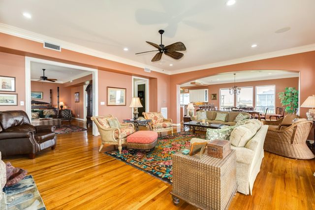9 Blue Heron Drive, Jamaica Beach, TX 77554
