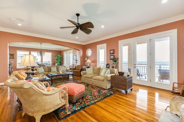9 Blue Heron Drive, Jamaica Beach, TX 77554