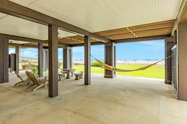9 Blue Heron Drive, Jamaica Beach, TX 77554