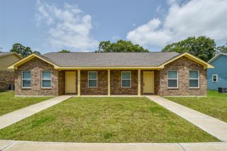 1107 Parkhurst Avenue B, Cleveland, TX 77327