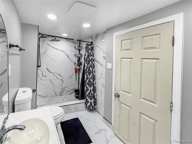 5411 Reuter Street, Dearborn, MI 48126