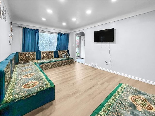 5411 Reuter Street, Dearborn, MI 48126