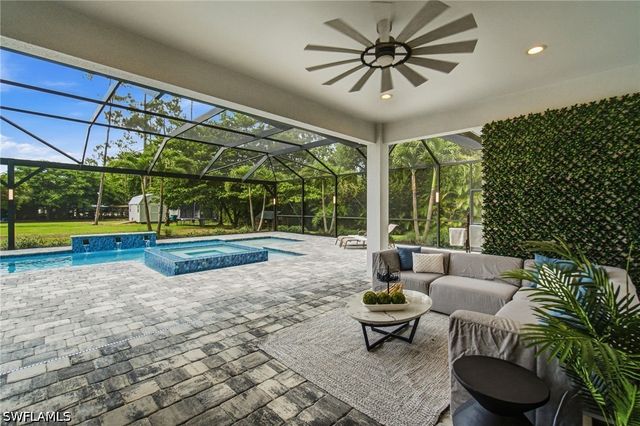 5737 Hidden Oaks LN, Naples, FL 34119