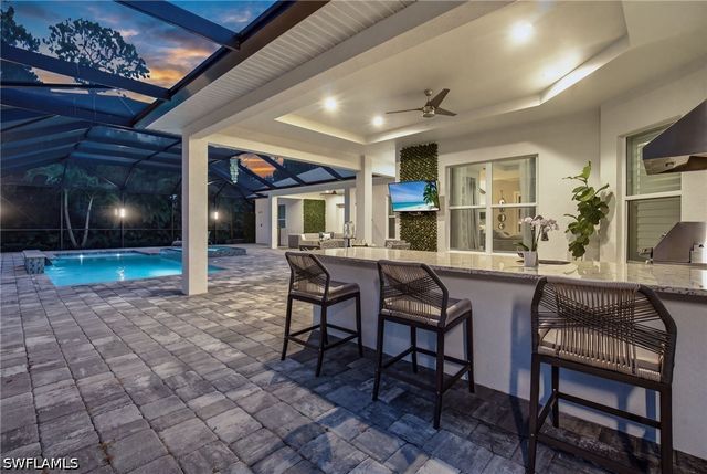 5737 Hidden Oaks LN, Naples, FL 34119