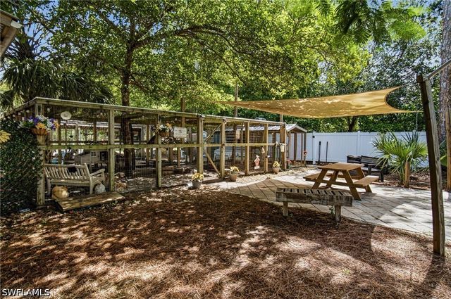 5737 Hidden Oaks LN, Naples, FL 34119