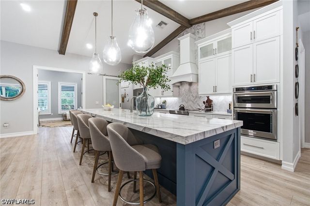 5737 Hidden Oaks LN, Naples, FL 34119