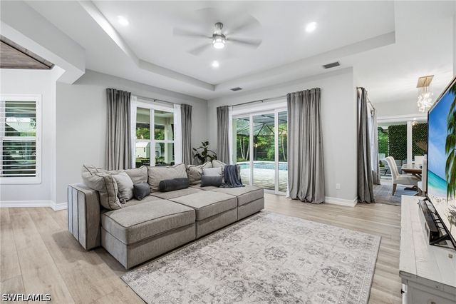 5737 Hidden Oaks LN, Naples, FL 34119