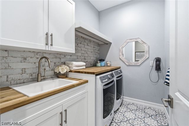 5737 Hidden Oaks LN, Naples, FL 34119