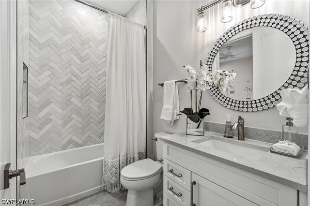 5737 Hidden Oaks LN, Naples, FL 34119