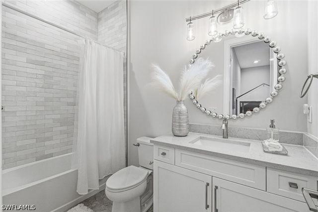 5737 Hidden Oaks LN, Naples, FL 34119