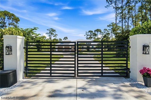 5737 Hidden Oaks LN, Naples, FL 34119