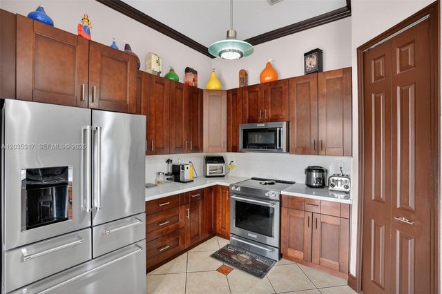 8216 SW 166th Pl, Miami, FL 33193