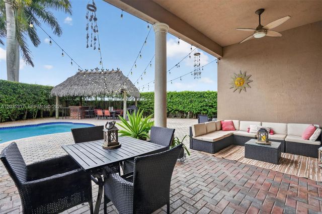 8216 SW 166th Pl, Miami, FL 33193