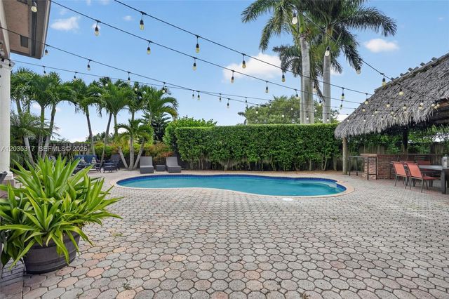 8216 SW 166th Pl, Miami, FL 33193