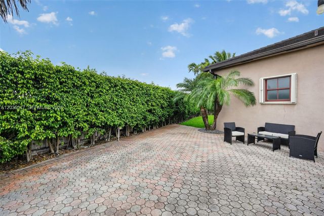 8216 SW 166th Pl, Miami, FL 33193