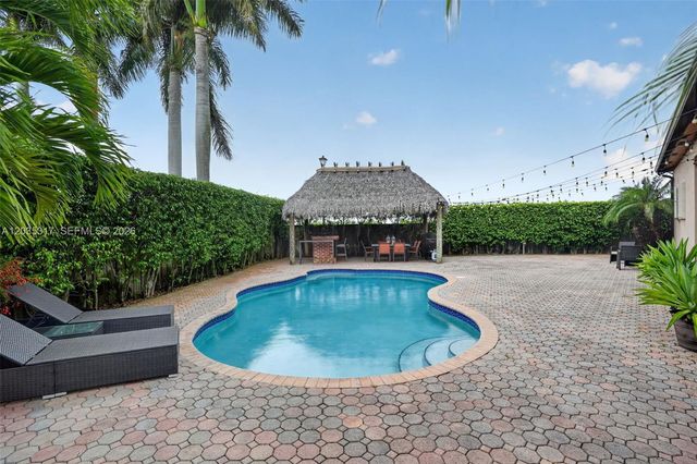 8216 SW 166th Pl, Miami, FL 33193