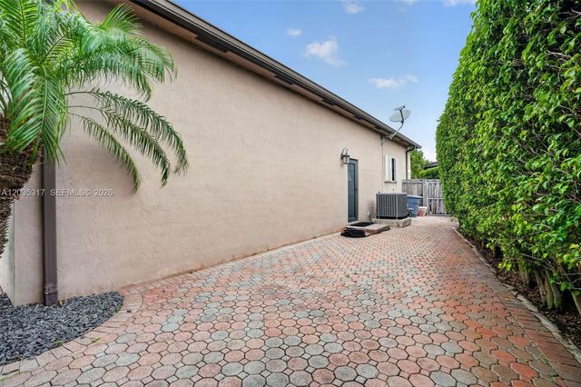 8216 SW 166th Pl, Miami, FL 33193