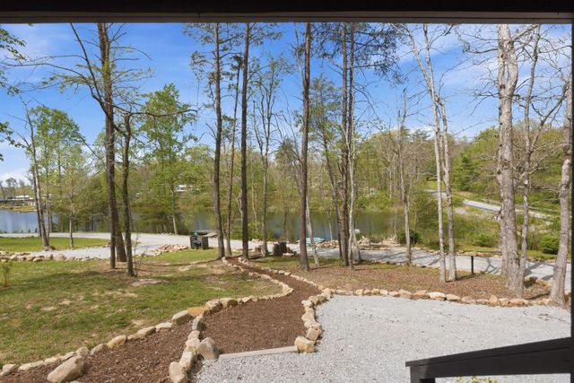 84 Lillypad Ln, Tracy City, TN 37387