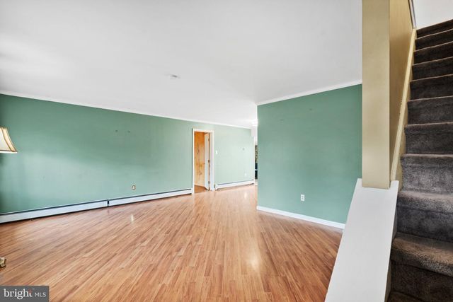 60 UPLAND RD, Levittown, PA 19056