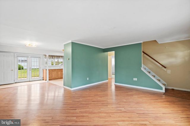 60 UPLAND RD, Levittown, PA 19056