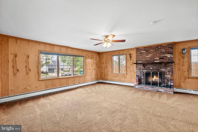 60 UPLAND RD, Levittown, PA 19056