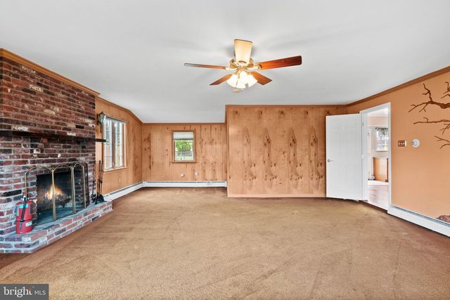 60 UPLAND RD, Levittown, PA 19056