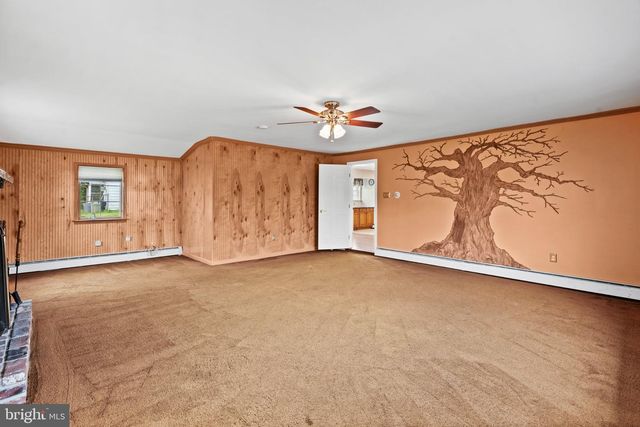 60 UPLAND RD, Levittown, PA 19056