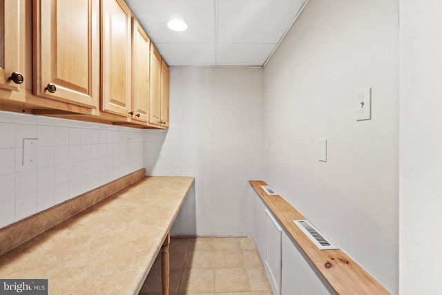 60 UPLAND RD, Levittown, PA 19056