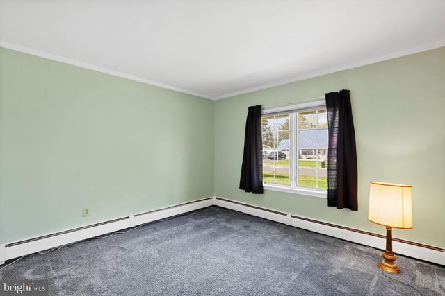 60 UPLAND RD, Levittown, PA 19056