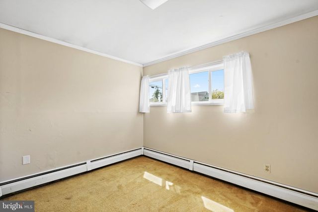 60 UPLAND RD, Levittown, PA 19056