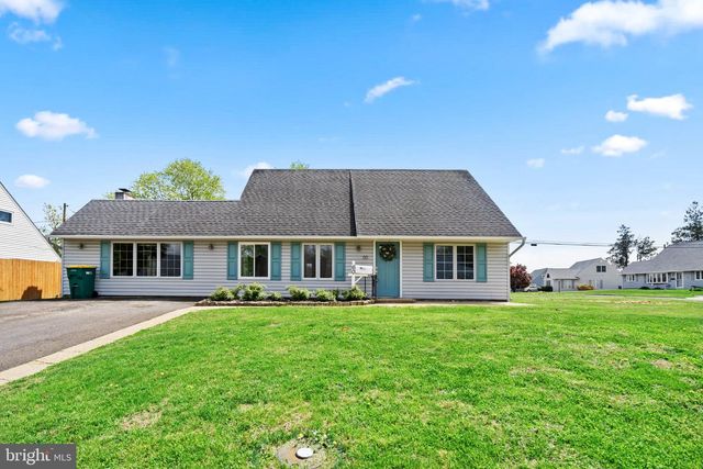 60 UPLAND RD, Levittown, PA 19056