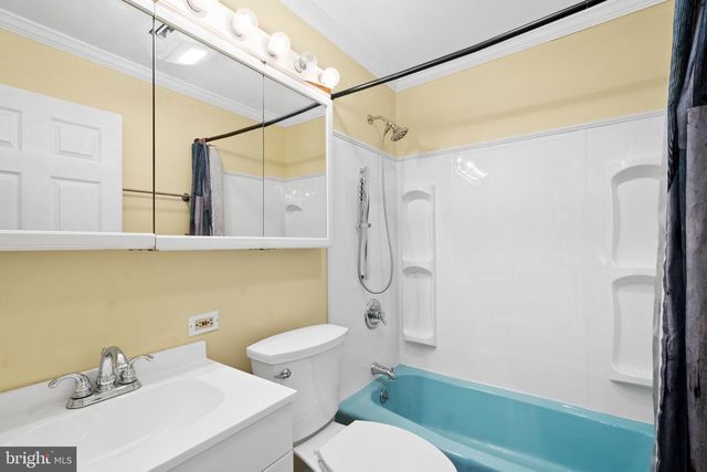 60 UPLAND RD, Levittown, PA 19056