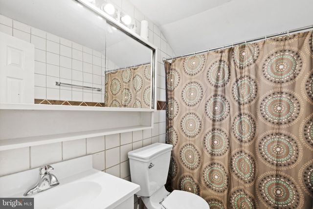 60 UPLAND RD, Levittown, PA 19056