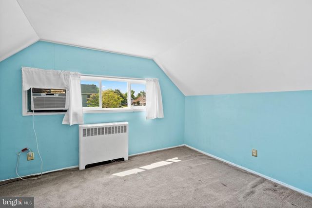 60 UPLAND RD, Levittown, PA 19056