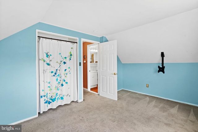 60 UPLAND RD, Levittown, PA 19056