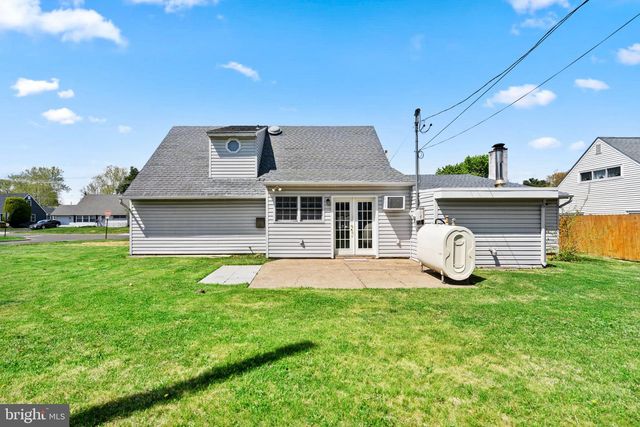 60 UPLAND RD, Levittown, PA 19056