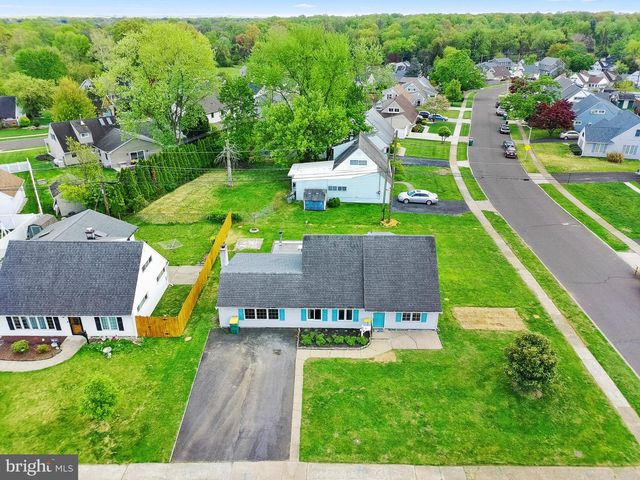 60 UPLAND RD, Levittown, PA 19056
