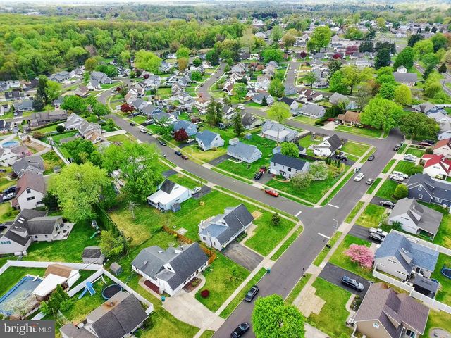 60 UPLAND RD, Levittown, PA 19056