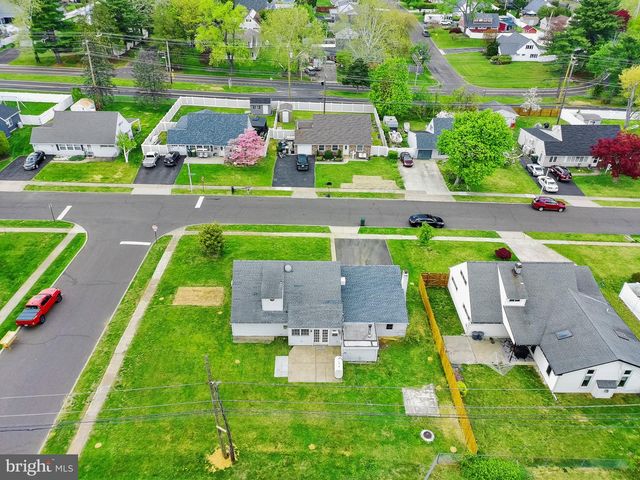 60 UPLAND RD, Levittown, PA 19056