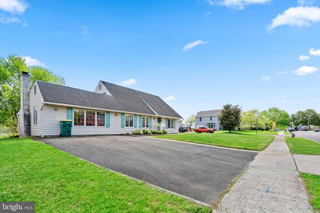 60 UPLAND RD, Levittown, PA 19056