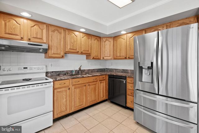 60 UPLAND RD, Levittown, PA 19056