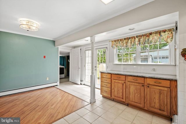 60 UPLAND RD, Levittown, PA 19056