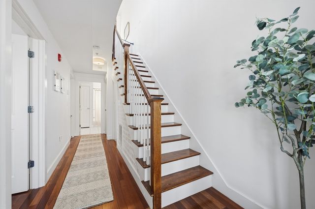552 Dorchester Ave 552, Boston, MA 02127