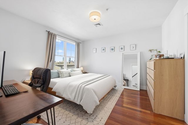 552 Dorchester Ave 552, Boston, MA 02127