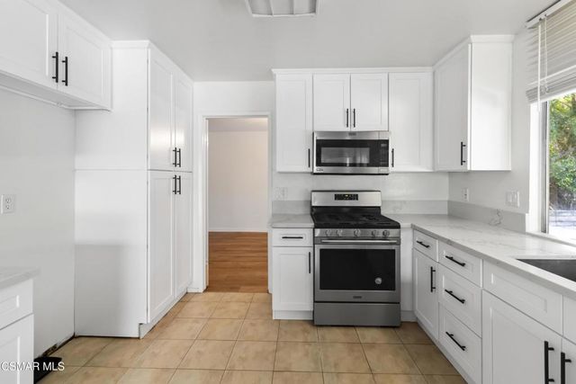 217 Smoke Tree Avenue, Oak Park, CA 91377