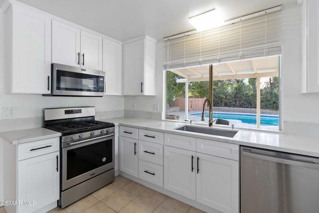 217 Smoke Tree Avenue, Oak Park, CA 91377