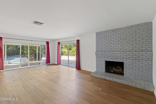 217 Smoke Tree Avenue, Oak Park, CA 91377