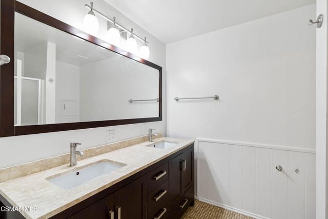 217 Smoke Tree Avenue, Oak Park, CA 91377